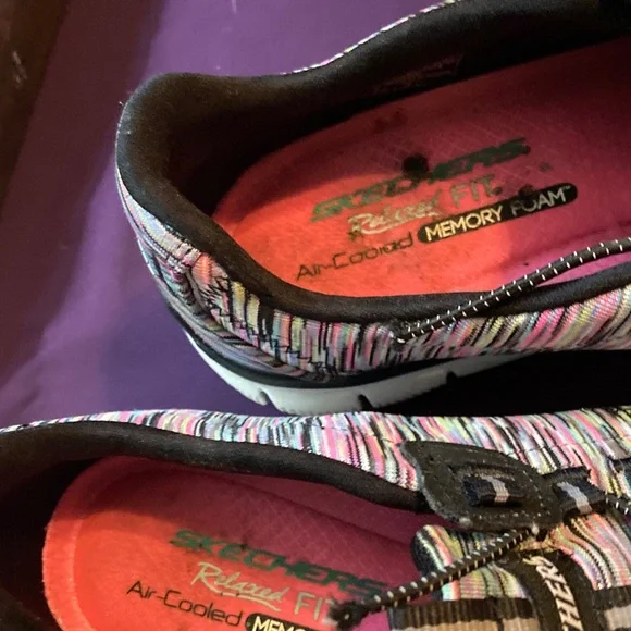 Skechers Colorful Striped Sneakers Size 8 - Picture 3 of 6